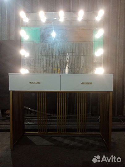 Зеркало,Гримёрный стол с зеркалом