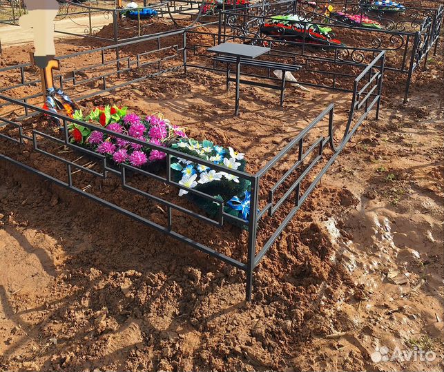 Оградки на кладбище