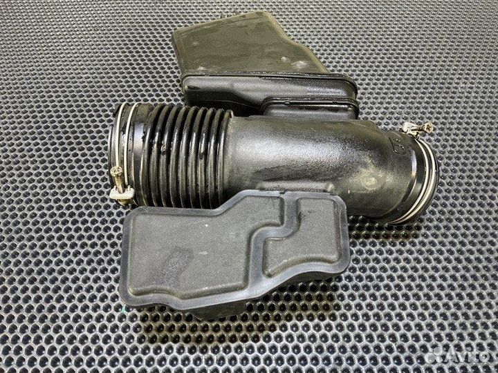 Патрубок воздушного фильтра Lexus Lx570