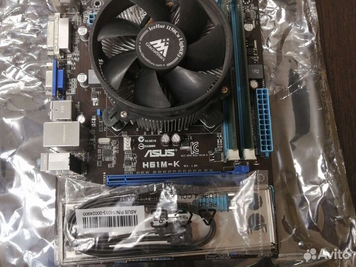 Материнская плата с процессором и памятью