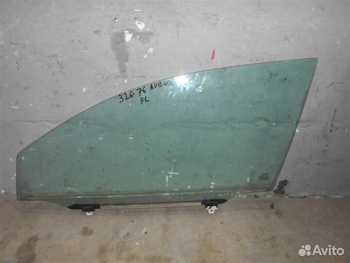 Стекло двери передней левой Toyota Avensis