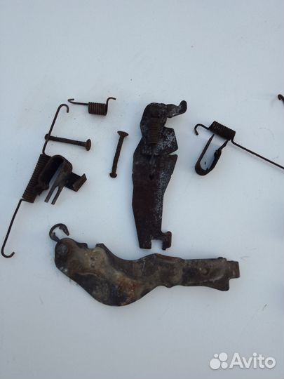 Механизм разведения колодок Nissan