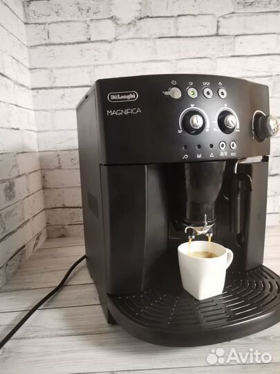 Кофемашина Delonghi magnifica