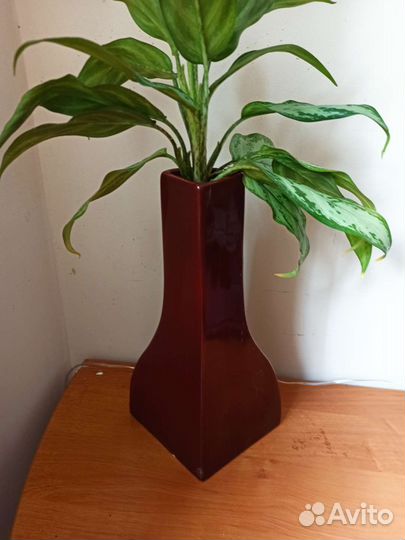 Ваза угловая керамика