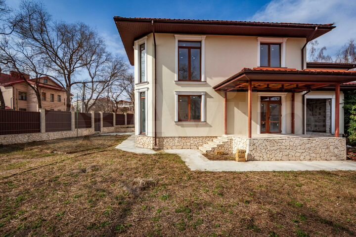 Дом 288,8 м² на участке 8,1 сот.