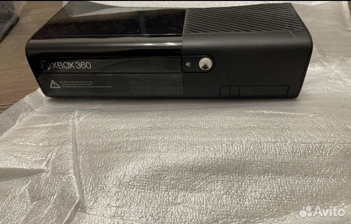 Xbox 360 + kinect + 2 геймада + игры