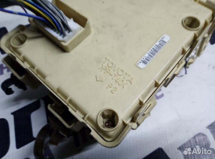 Блок предохранителей салонный Toyota Ipsum ACM26