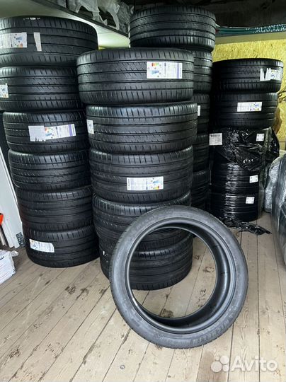 Michelin Pilot Sport 4 S 275/40 R20 и 315/35 R20 110Y