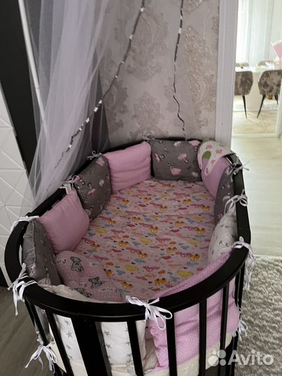 Детская кроватка и комод