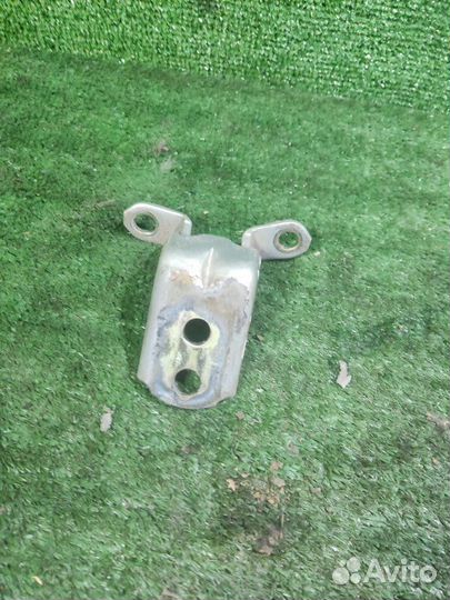 Петля двери передняя левая Nissan Almera Classic