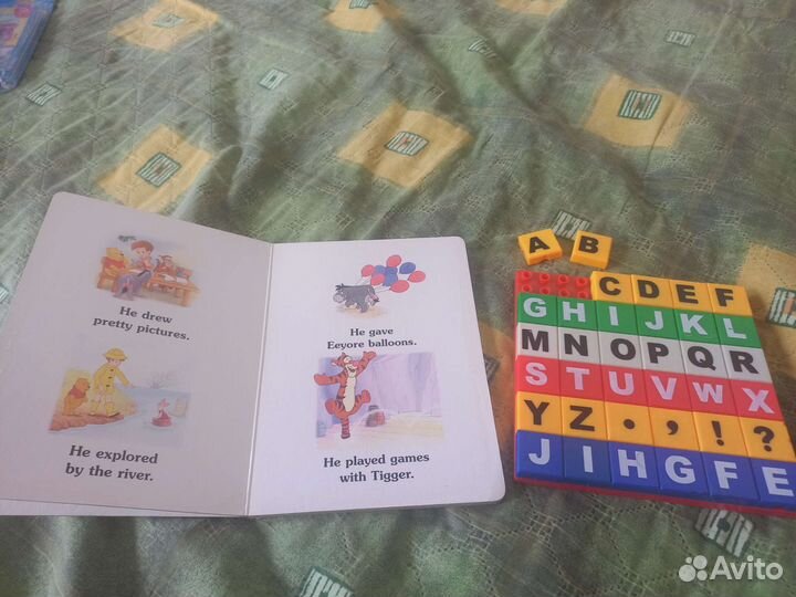 Книга на английском Винни пух, алфавит конструктор