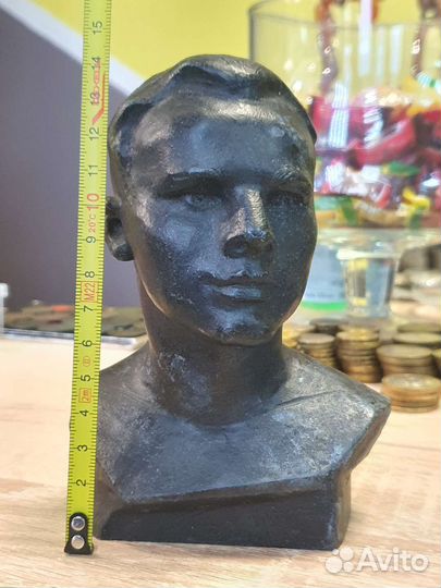 Бюст Гагарин из металла. Высота 14 см