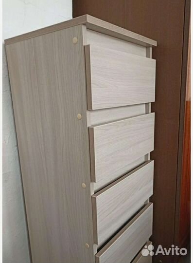 Комод высокий, узкий