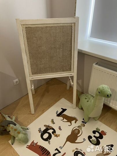 Стойка для детских рисунков