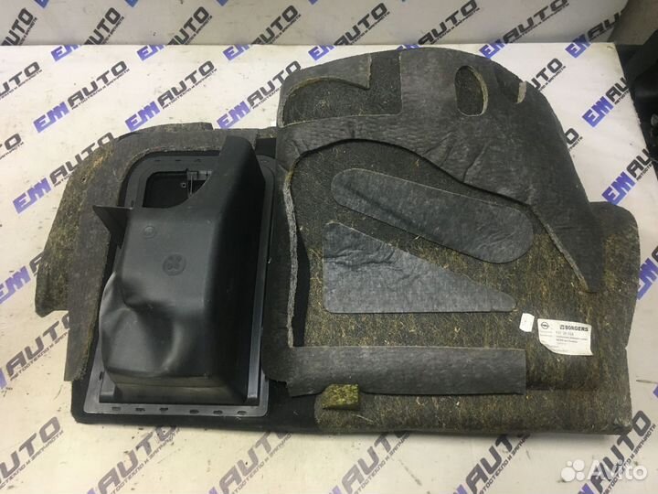 Обшивка багажника правая Опель Вектра Ц