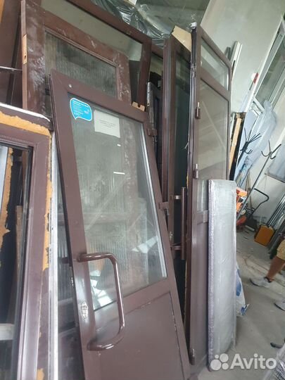 Двери межкомнатные и входные, алюминий, пластик