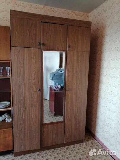 Шкаф