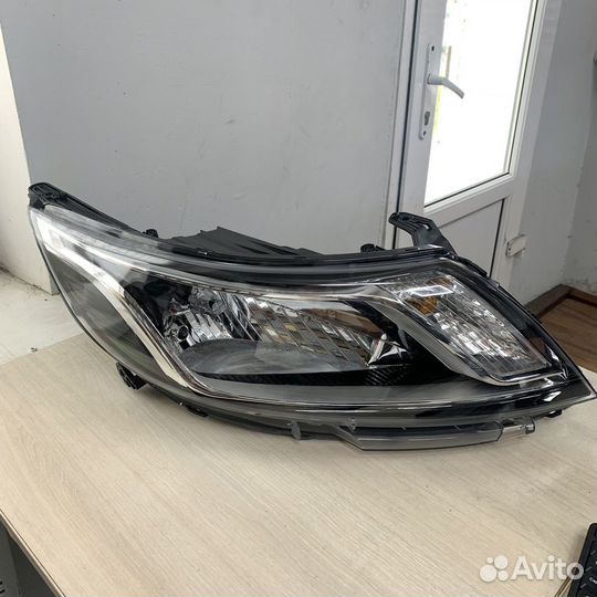 Фара правая Kia Rio 2010-2014