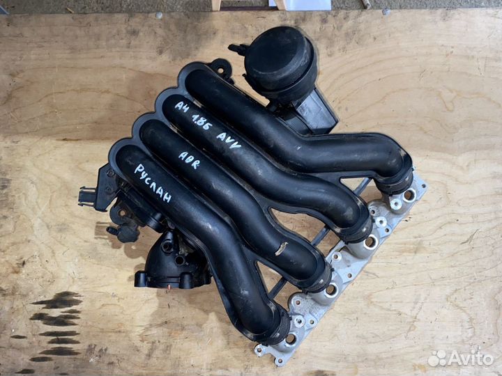 Впускной коллектор 06B133210P Audi A4 1.8б