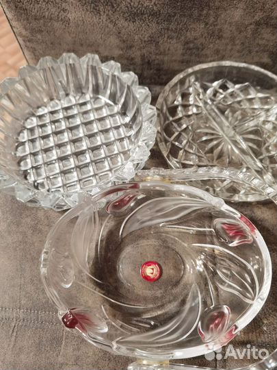 Хрустальные вазы и салатницы