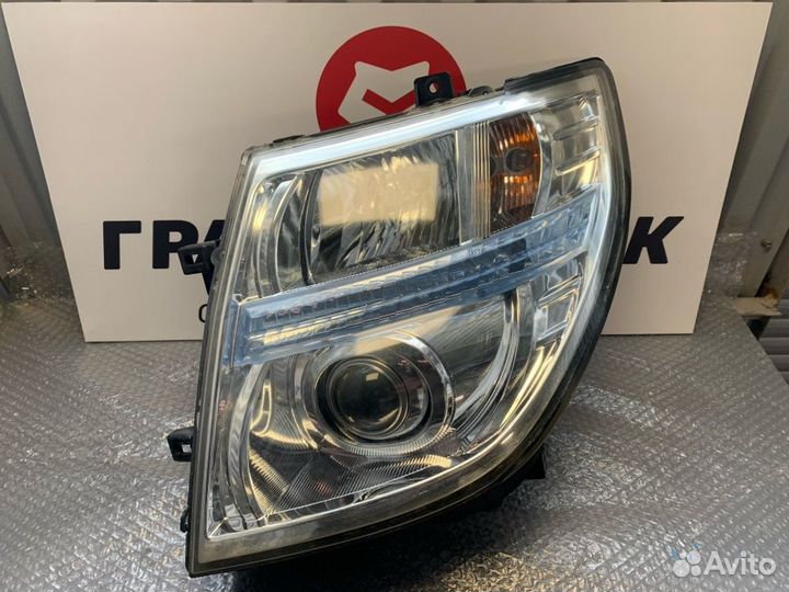 Фара левая Nissan Elgrand E51
