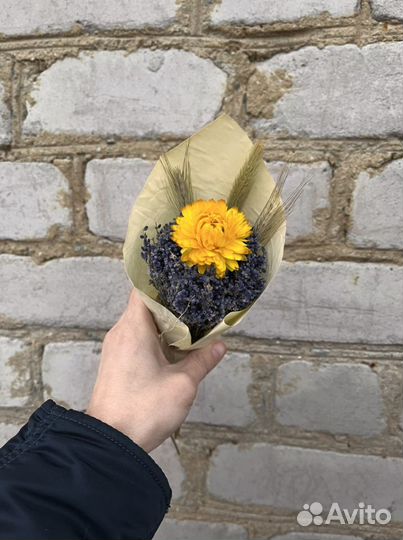 Букетики из лаванды и гелихризума