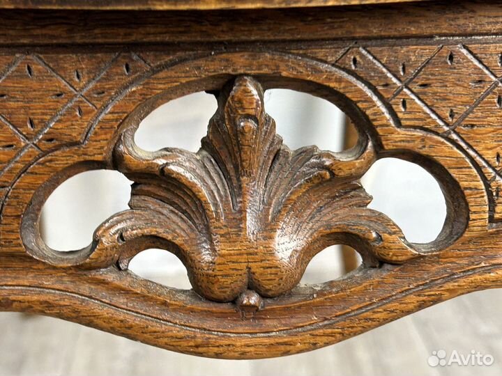 Антикварный столик