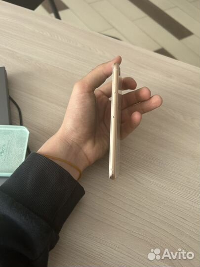 iPhone 8, 64 ГБ