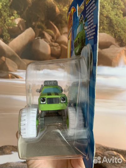 Новая машинка Вспыш Огурчик (оригинал)