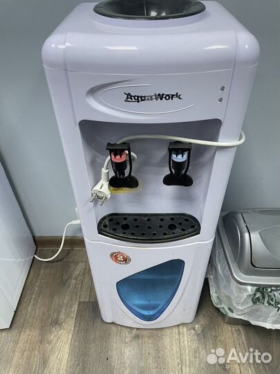 Кулер для воды напольный