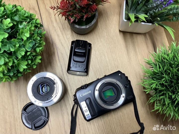 Canon EOS M