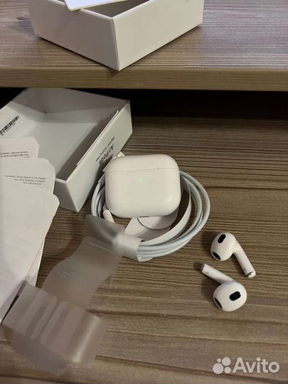 Apple AirPods (3-его поколения)