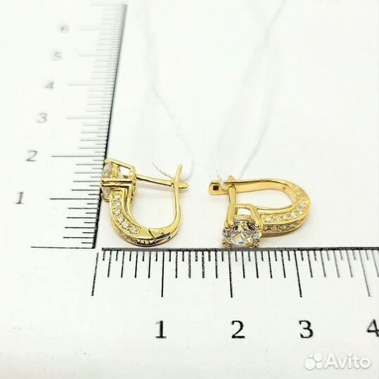 Золотые серьги с камнем