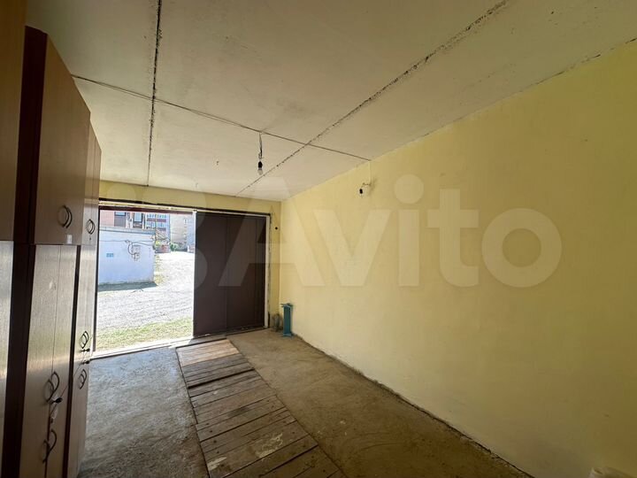 Гараж, > 30 м²