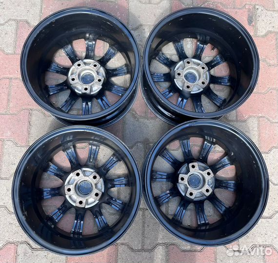 R16 Литье 5х114,3 7J ET:35 цо:72,1