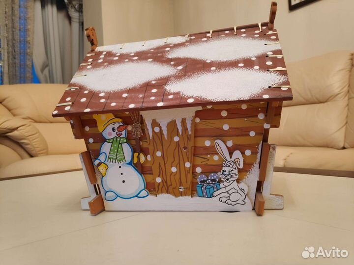 Деревянный декоративный домик