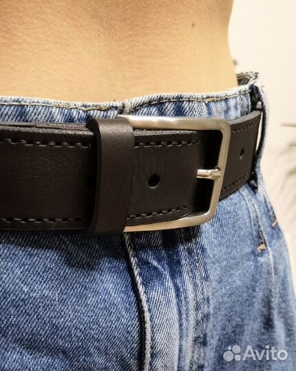 Черный кожаный ремень