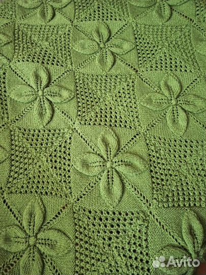 Вязаный плед ручной работы