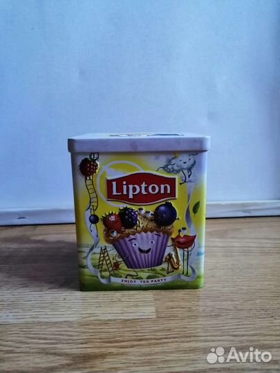 Банки жестяные из - под чая