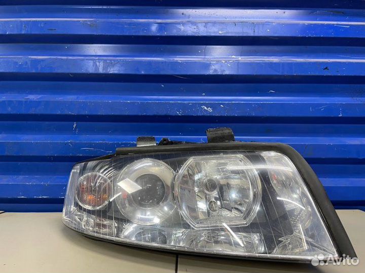 Фара передняя правая Audi A4 B6 2.5 BAU 2004