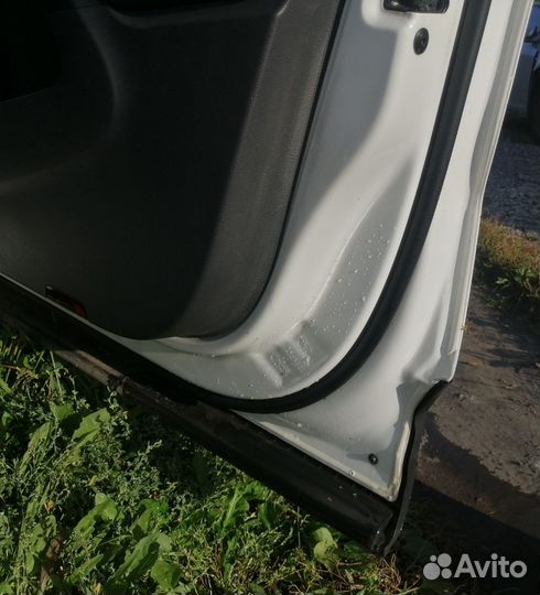 Передняя правая дверь Volkswagen Tiguan 1