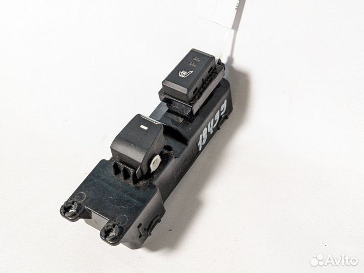 Кнопка стеклоподъемника задняя левая Hyundai