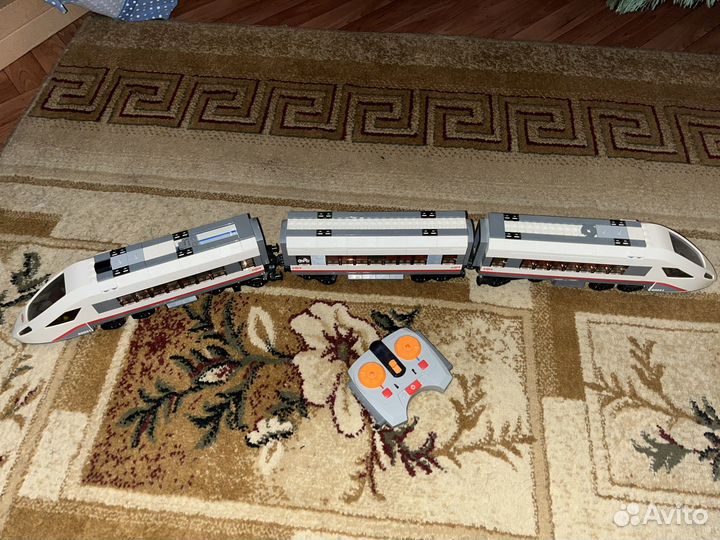 Lego поезд
