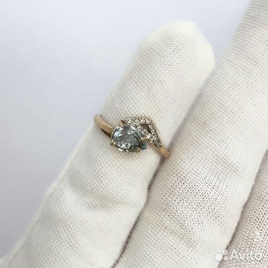 Золотое кольцо с камнем 16р