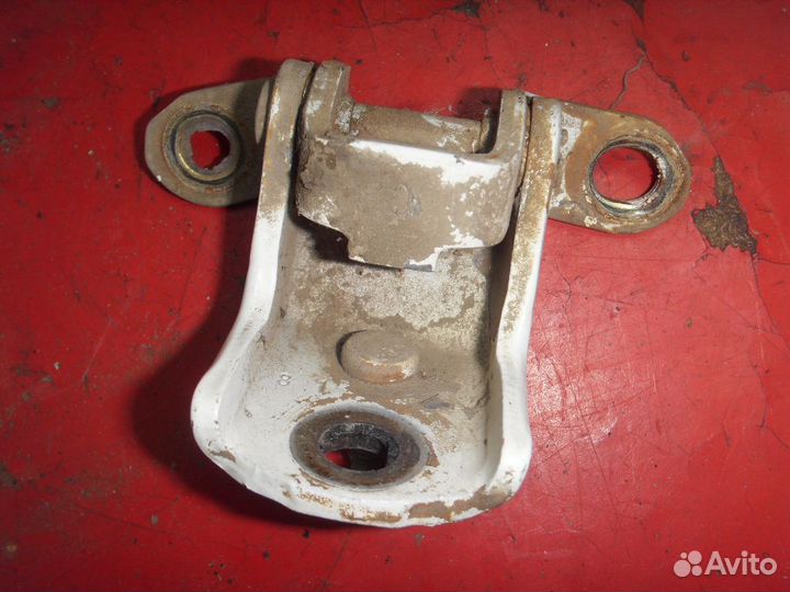 Петля двери задней левой 824012F030 Nissan Primera