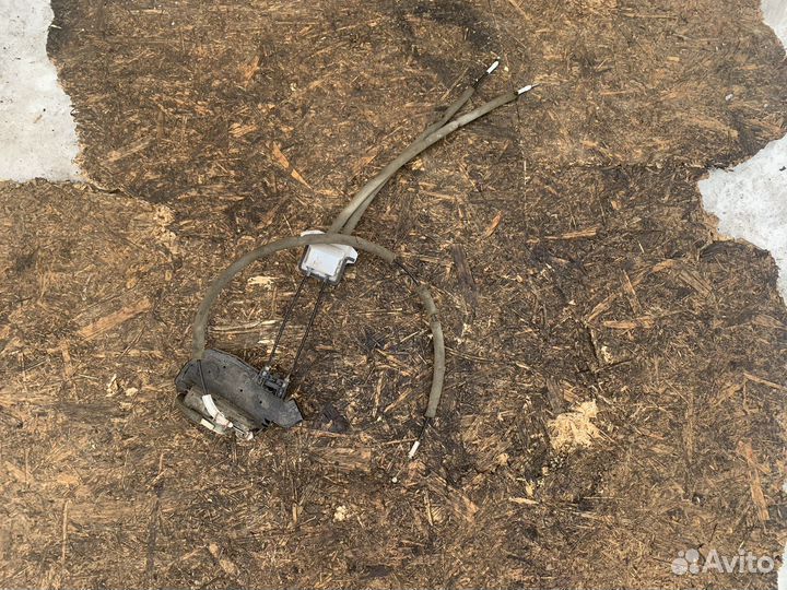 Infiniti g37 coupe замок правый