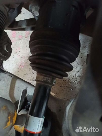 Привод передний левый Тойота Хайлюкс 8 1GD-FTV 2.8