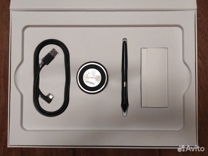 Графический планшет Wacom Intuos Pro M (PTH-660)