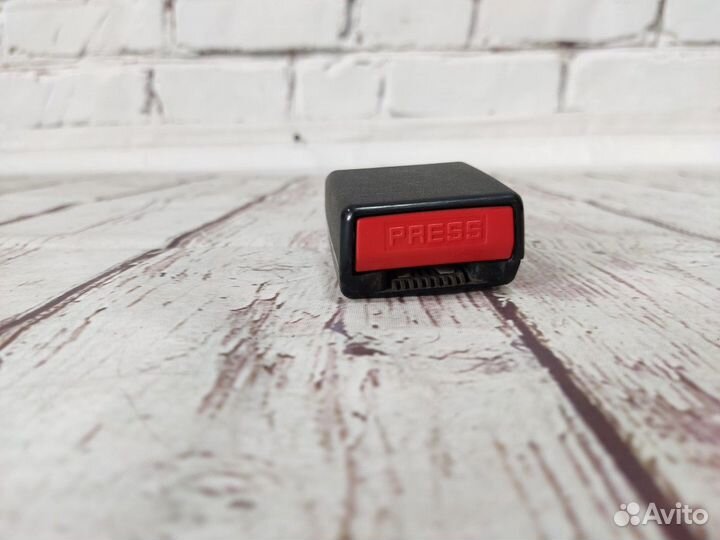 Фиксатор ремня безопасности задний Logan Duster