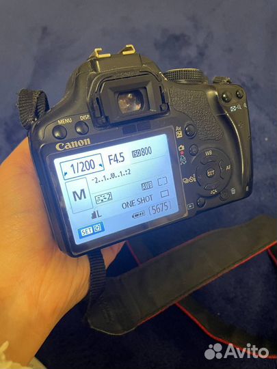 Зеркальный фотоаппарат Canon